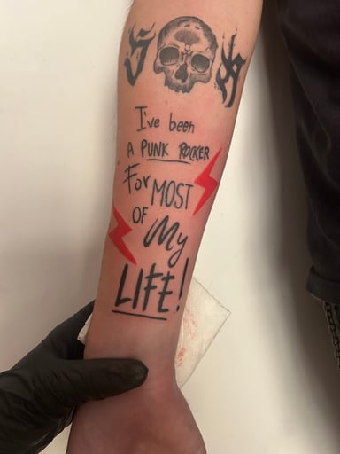 TattooGigs tattoo from Matilde F tattoo artist (Trash polka, Script, Illustrative style)