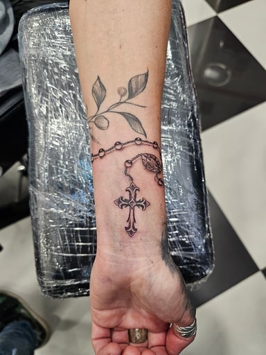TattooGigs tattoo from  tattoo artist (Realism, Black and grey, Minimalist style)
